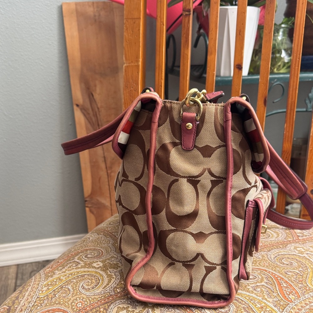 Coach Hampton
Signature Laptop Briefcase - Picture 13 of 14